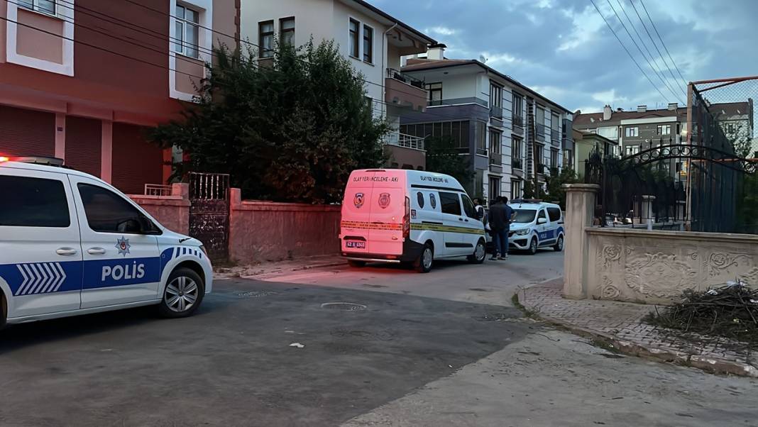 Konya'da karısını bıçaklayıp kaçtı! 3